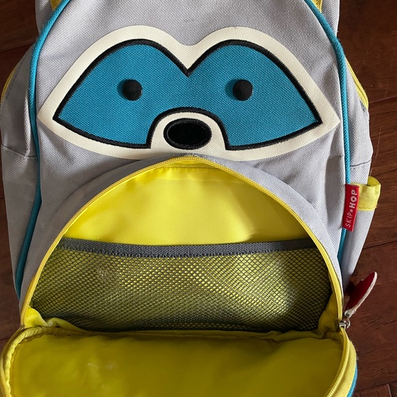 SKIP and HOP backpack small size perfect for toddlers or Pre-K or kindergarten. - Picture 2 of 6